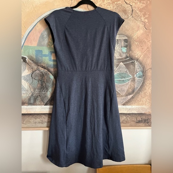 Patagonia Knot Neckline Stretchy Dress size small - Picture 4 of 7
